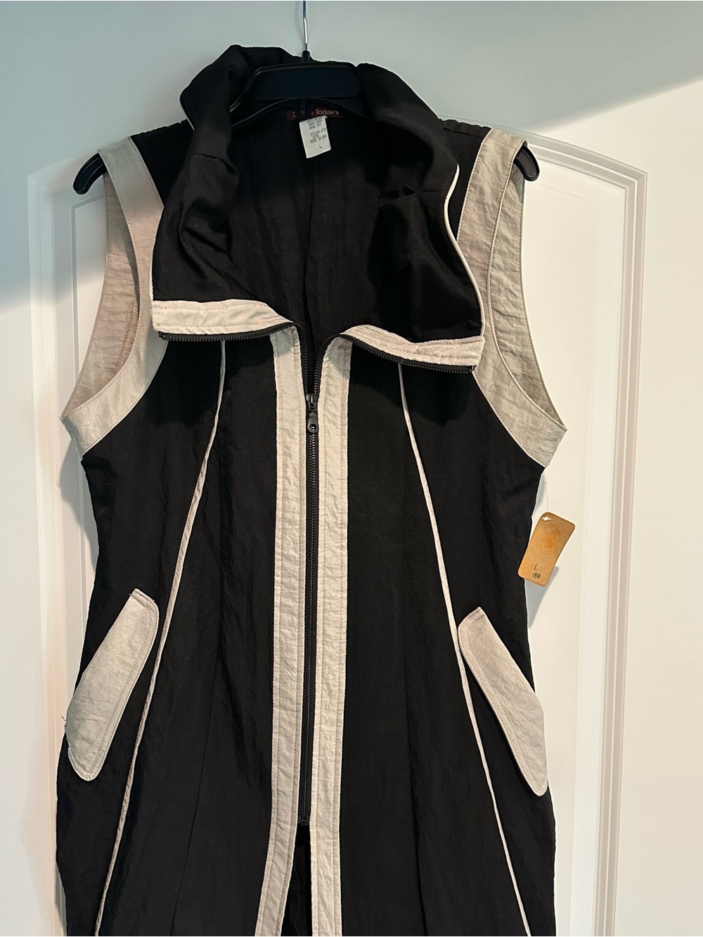 Women's NYLON Black & Cream Sleeveless Zip-Front Vest by No Boundaries. Sz L
